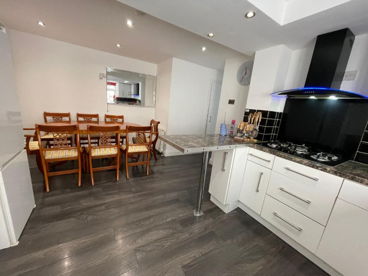 4 Bedroom House 10 Mins Walk To The Beach And Less Than A Mile From Bournemouth Main Station Zewnętrze zdjęcie
